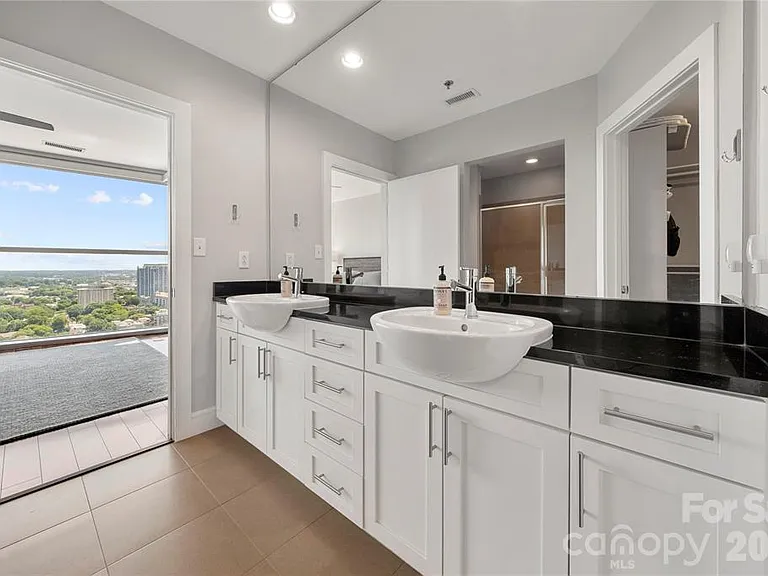 333 W Trade St #22 — Photo 13
