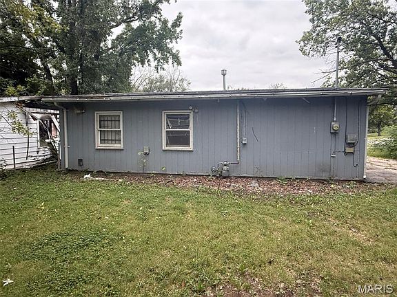 3rd image of 1213 Saint Stephens Dr