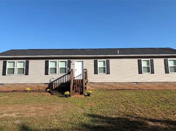 1641 Dodgetown Rd, Walnut Cove, NC 27052