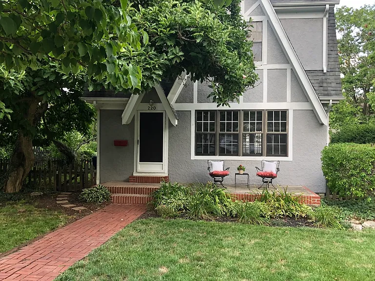220 W Cedar St — Photo 1