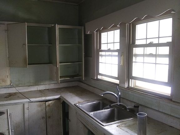 5th image of 2760 Tarleton Ave