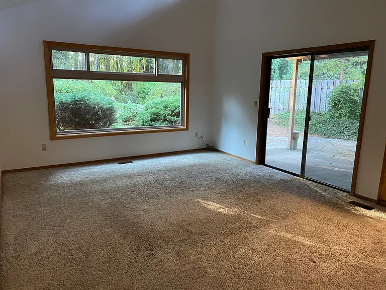 2558 Troy Ct — Photo 8