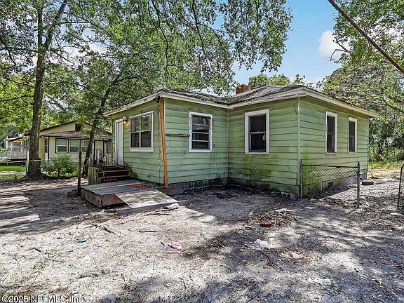 2nd image of 916 W 28TH Street