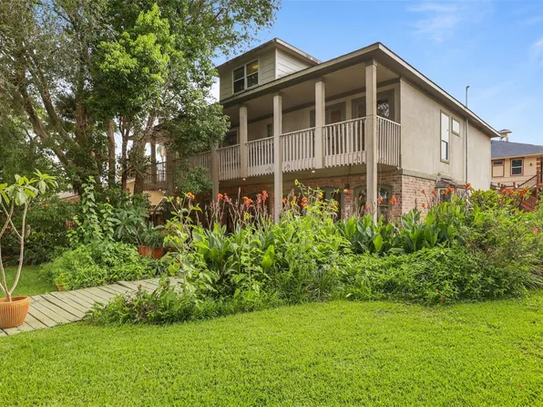 5 Harbor Ln, Kemah, TX 77565