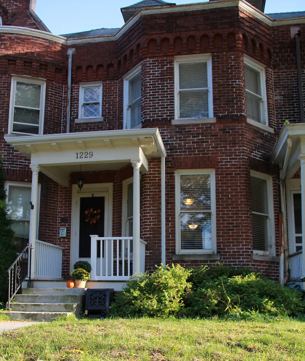 1229 W Wayne St photo 1