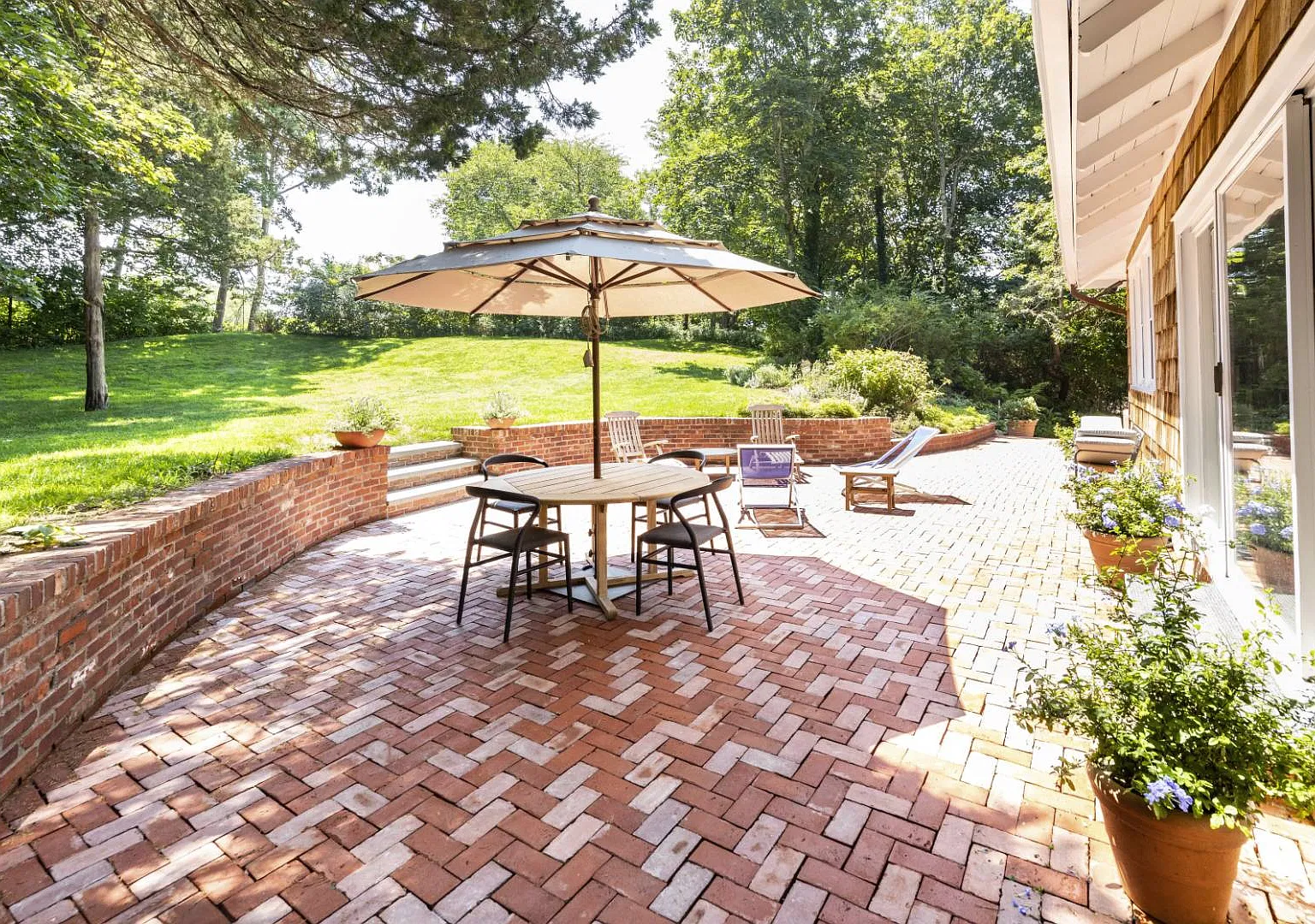 Renovated Traditional in Georgica Estate Section — Photo 4