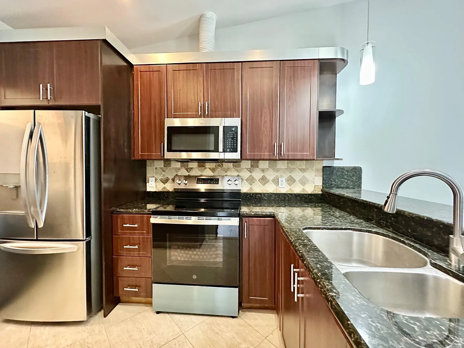 3 bed, 2.0 bath, 1179 sqft, $2,250 — Photo 4