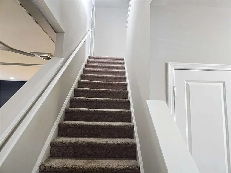 213 N Fortune Way — Photo 8