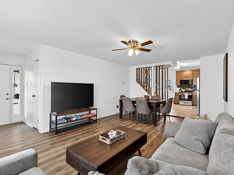 138 W Loretta Ave — Photo 12