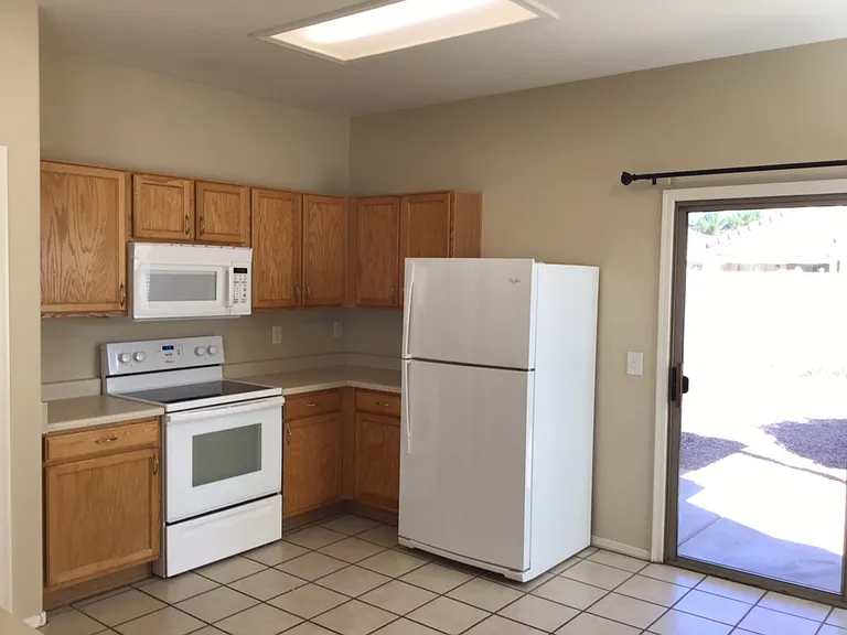 5706 E Forge Cir — Photo 2