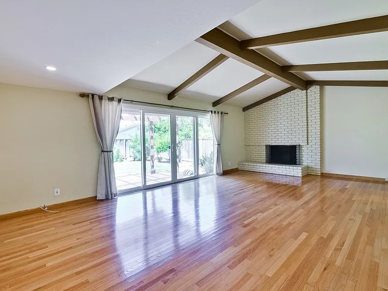 1084 Bluebird Ave — Photo 5