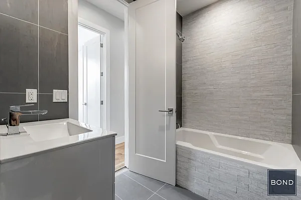 Rented by Bond New York | media 23