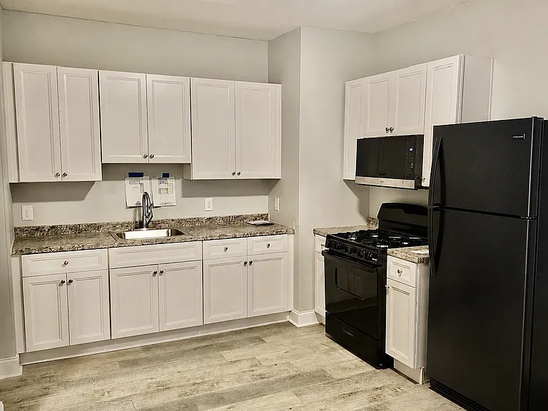 200 Glenwood Ave — Photo 1