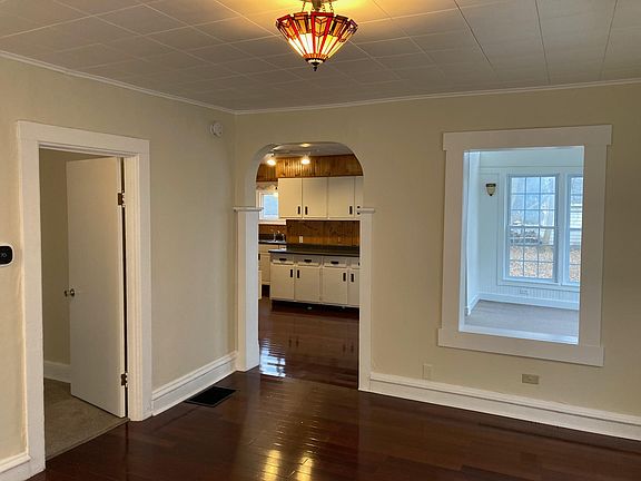 3rd image of 324 S 9th St #1