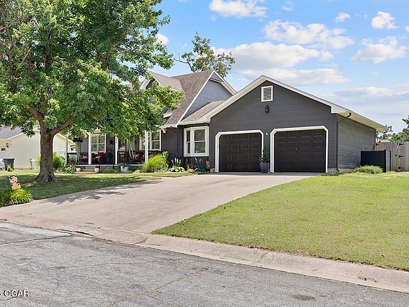 4th image of 3426 Castle Rock Dr