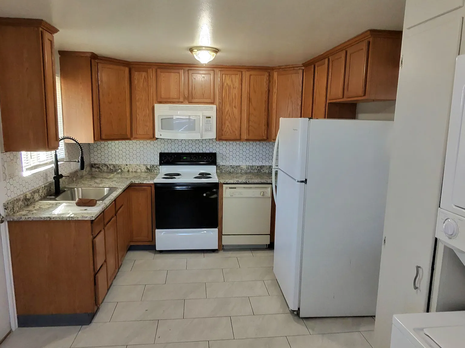 2 bed, 750 sqft, $1,850 — Photo 3