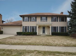 910 Dorset Dr, Wheaton, IL