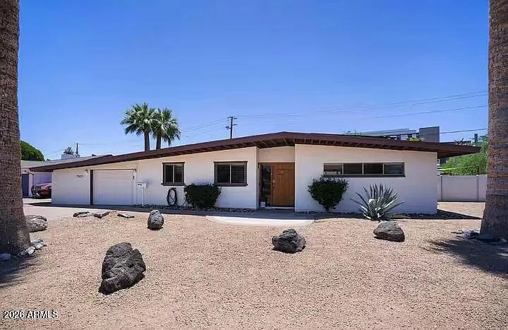7501 E Minnezona Ave — Photo 1