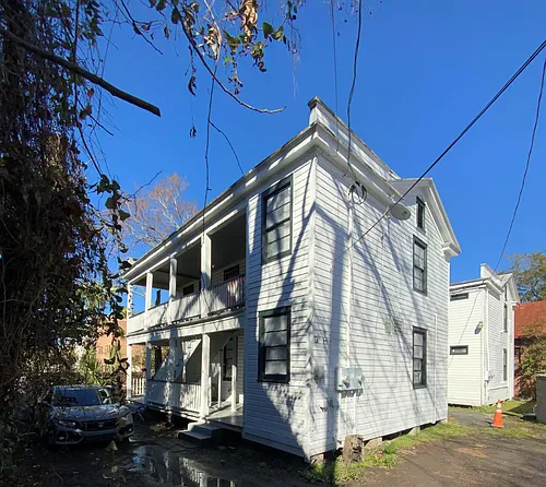 138 Line St Photo 1