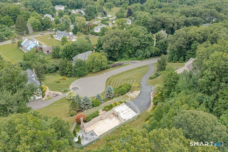 1st image of 32 King Richards Court