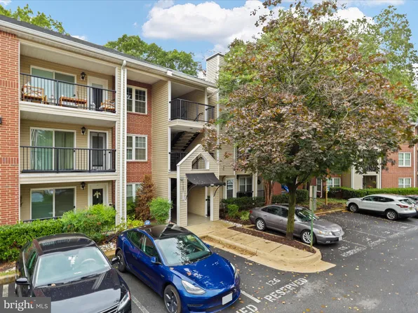 3305 Wyndham Cir APT 149, Alexandria, VA 22302