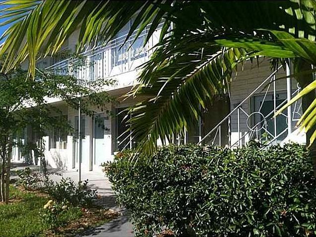 1st image of 801 15th St APT 204
