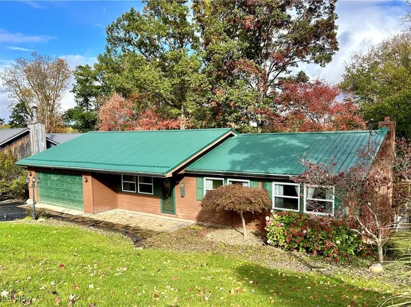 726 Grandview Ave, East Palestine, OH 44413