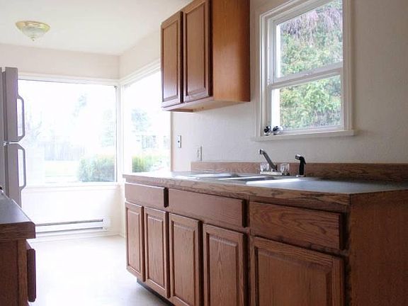 2nd image of 3605 S Sheridan Ave