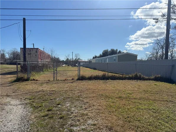 620 Bayou Rd, Saint Bernard, LA 70085