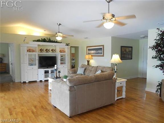 4th image of 2128 SW 40th Ter