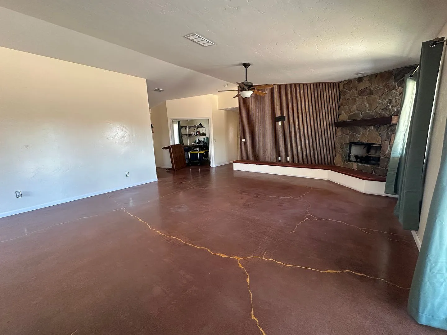 *$100.00 off 1st months Rent Move in Special!*Open Concept 3 Bedroom 2 Bath Home — Photo 3