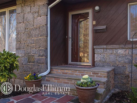 3rd image of 15 Woodville Ln