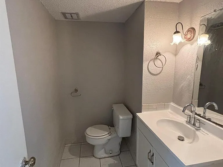 2710 Briarhurst Dr #5 — Photo 14