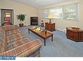 211 Deb Ln, Warminster, PA