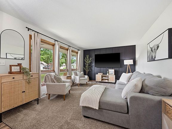 4th image of 1150 13th Ave NW