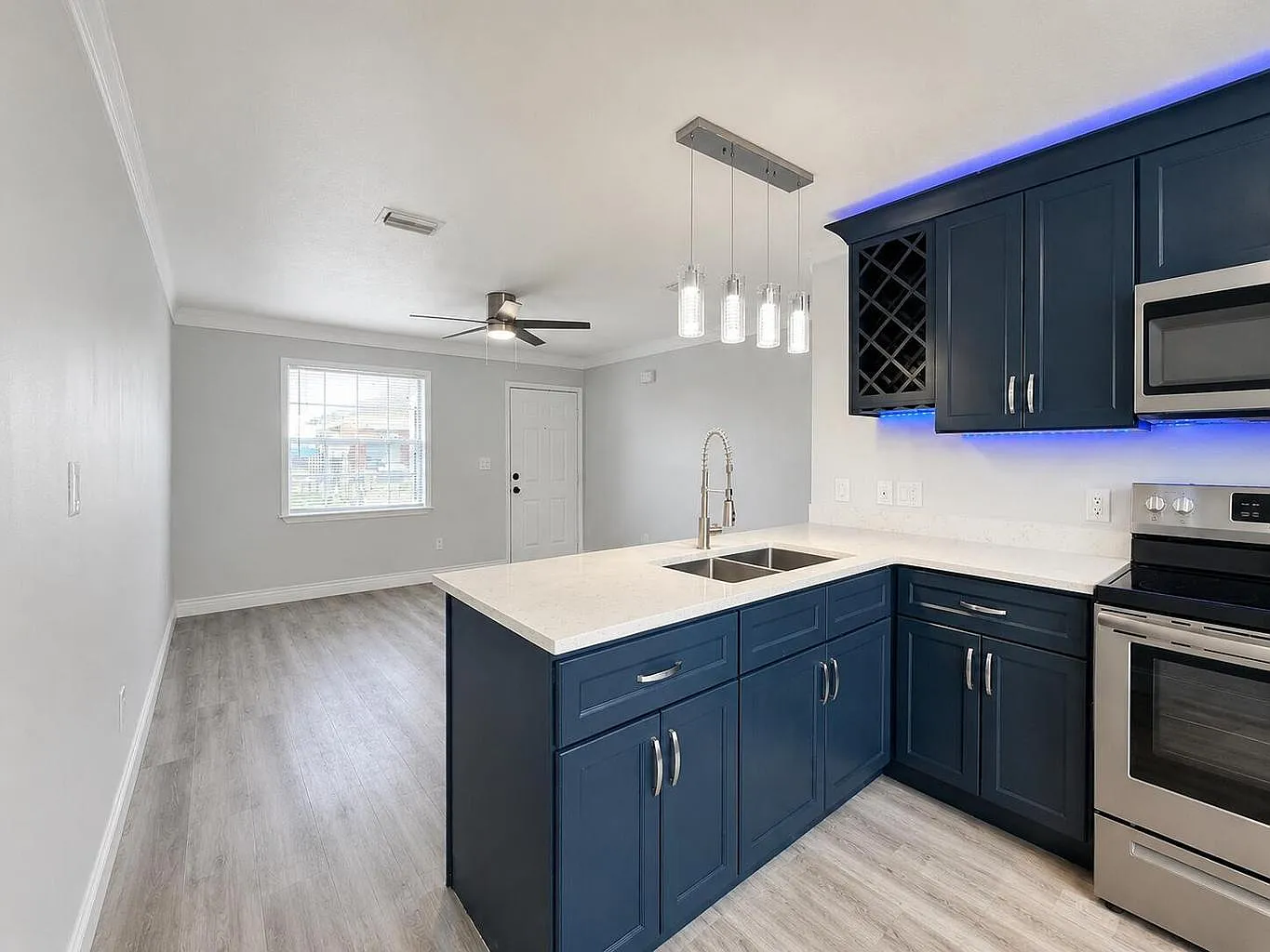 2 bed, 730 sqft, $1,600 — Photo 3