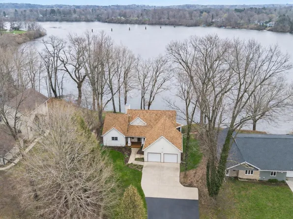 9895 Lakeview Dr, Berrien Springs, MI 49103