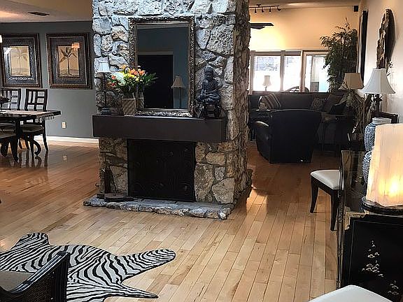 5th image of 111 Wild Holly Ln