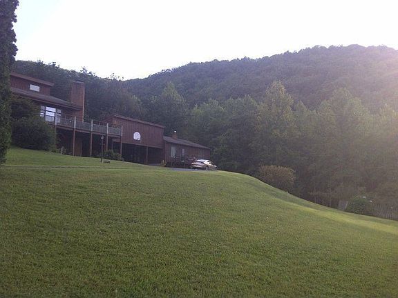 5th image of 3053 Creekside Dr