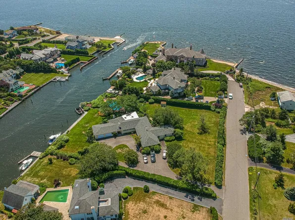 155 W Bayberry Rd, Islip, NY 11751