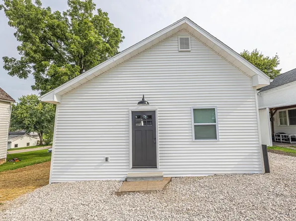 704 E 9th St, Huntingburg, IN 47542