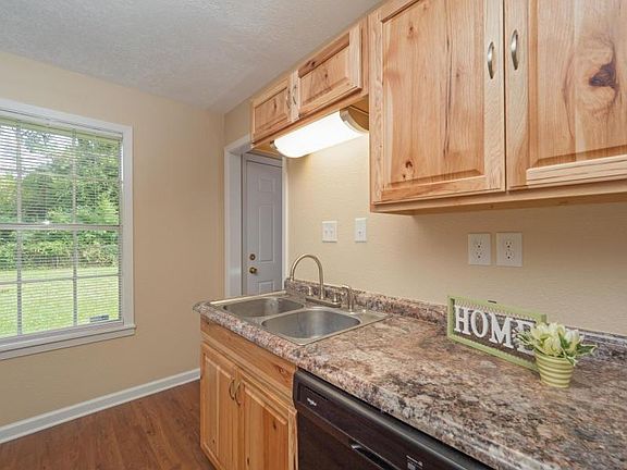 5th image of 111 Sarver Dr