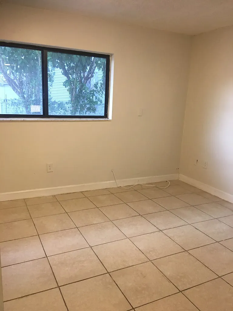 1 bed, 900 sqft, $1,600 — Photo 4