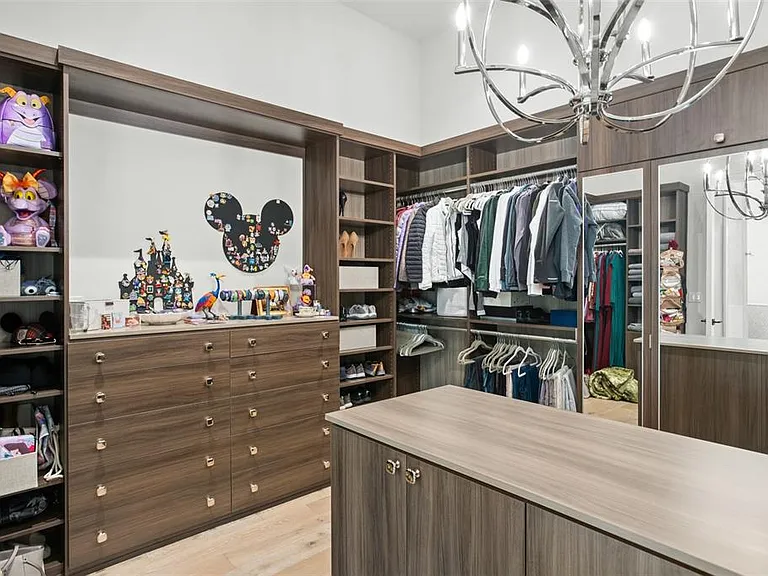 10331 Los Feliz Dr — Photo 18