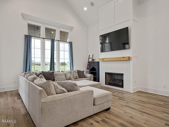 5th image of 102 Barbados Dr #A