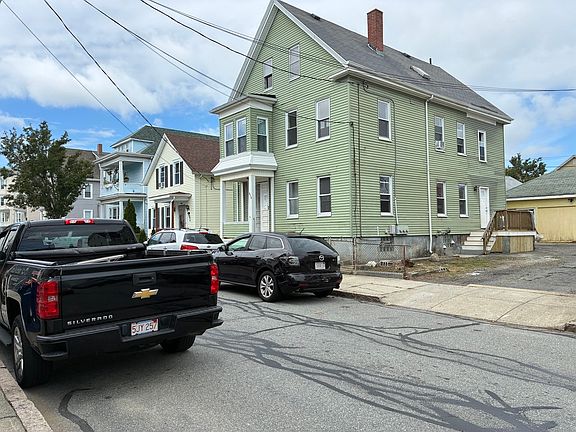 3rd image of 515 Rivet St
