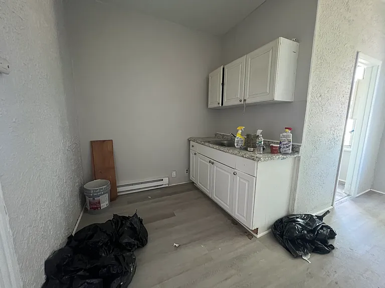 422 Saint Pauls Ave #1 — Photo 5