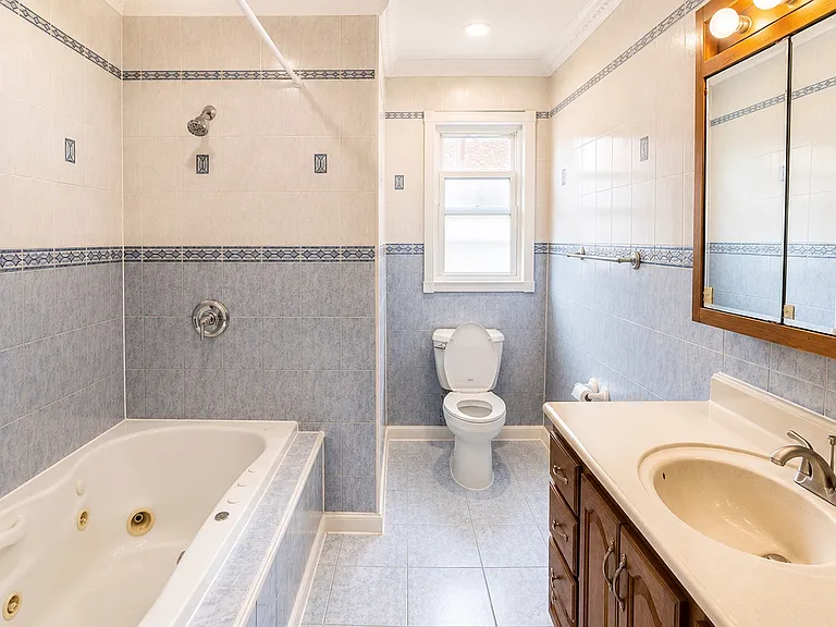 124 Kelvin Ave #2 — Photo 10