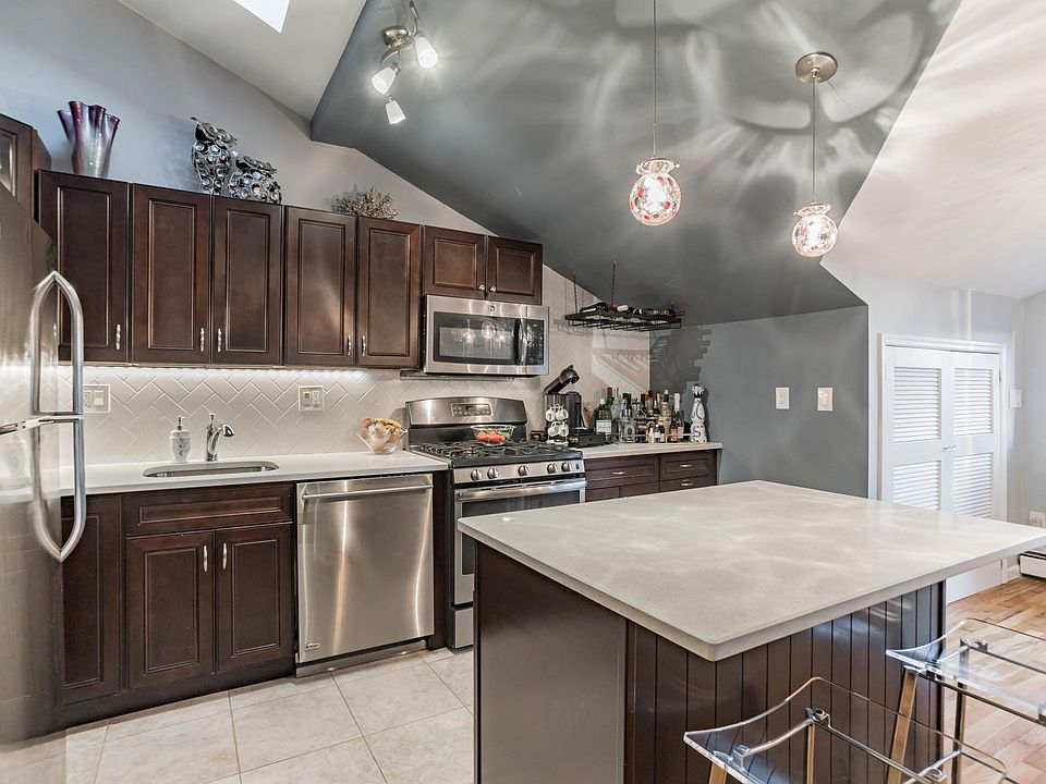 1st image of 1471 Outlook Ave #3