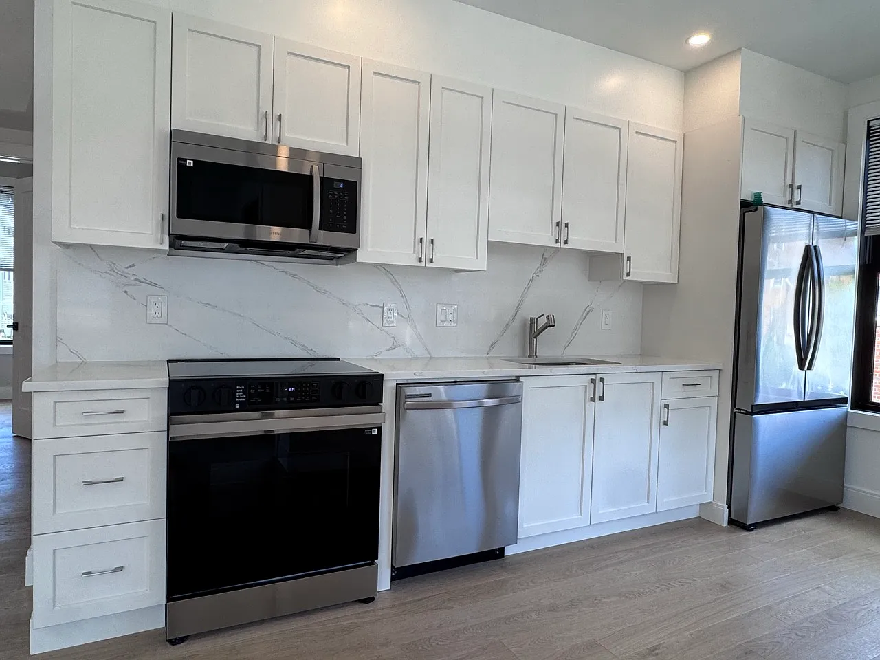 2 bed, 900 sqft, $4,525 — Photo 2